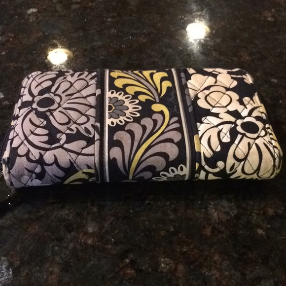 Vera Bradley Double Accordion Wallet in ‘Baroque’ - Picture 3 of 3